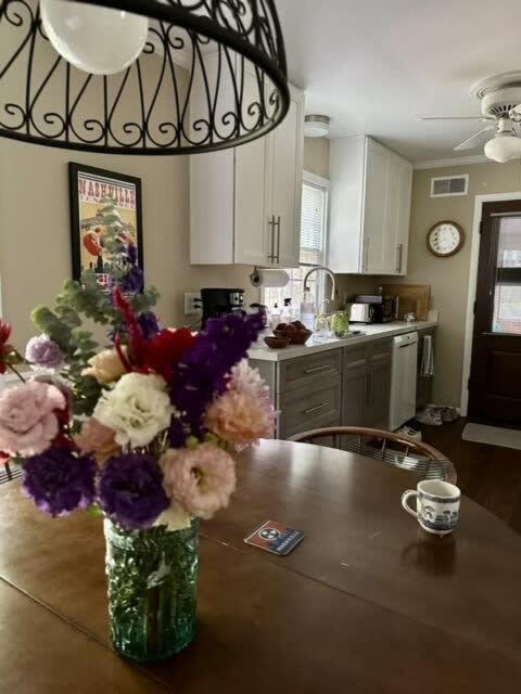 Nashville Elegance Enjoy Southern Comfort In Style Buitenkant foto